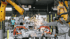 正在智能制制取绿色成长的双轮下